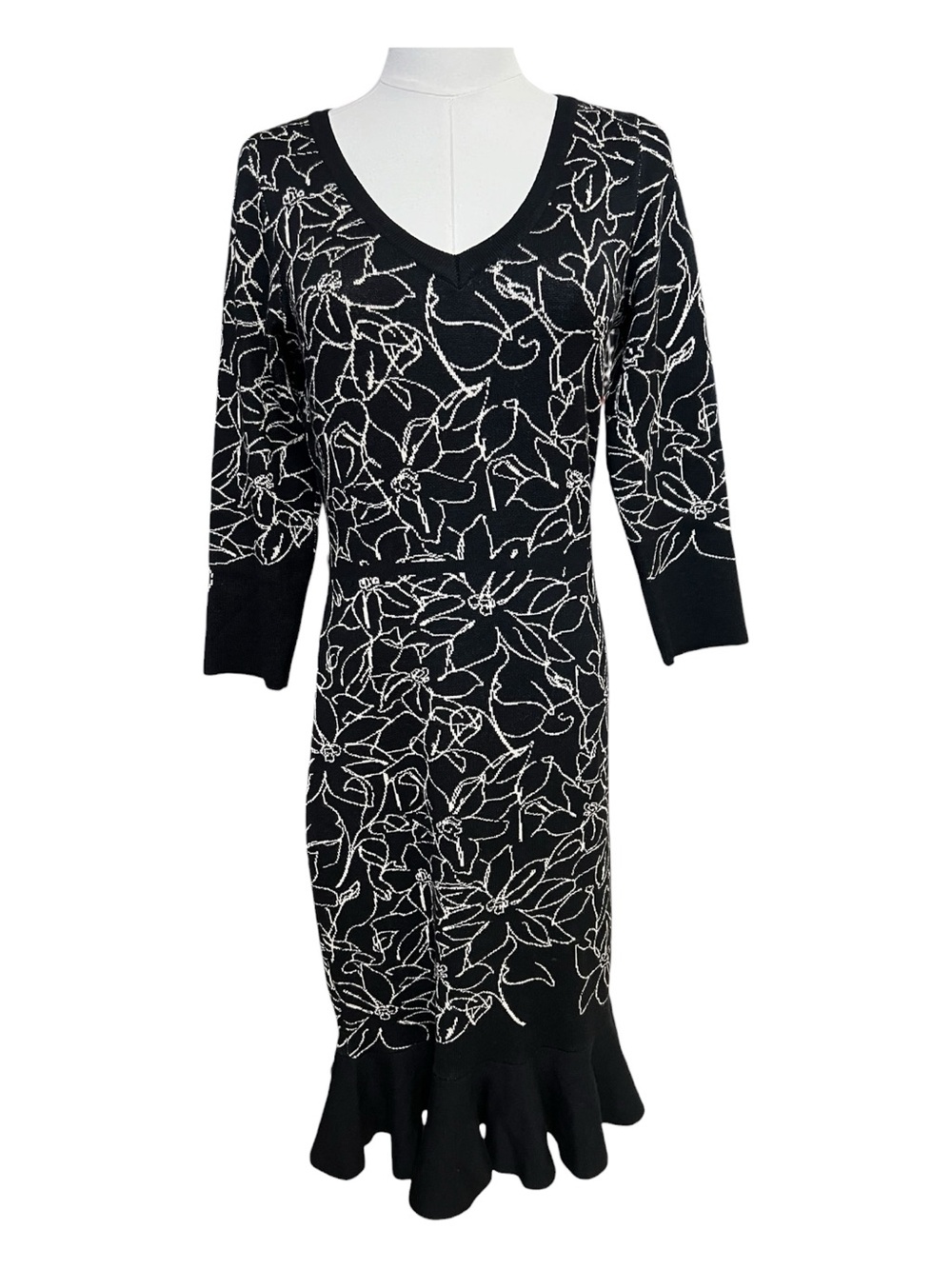🆕 NWOT Taylor Black & White Floral Jacquard Sweater Dress | Size M